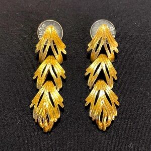 Beautiful brushed gold tiered earrings